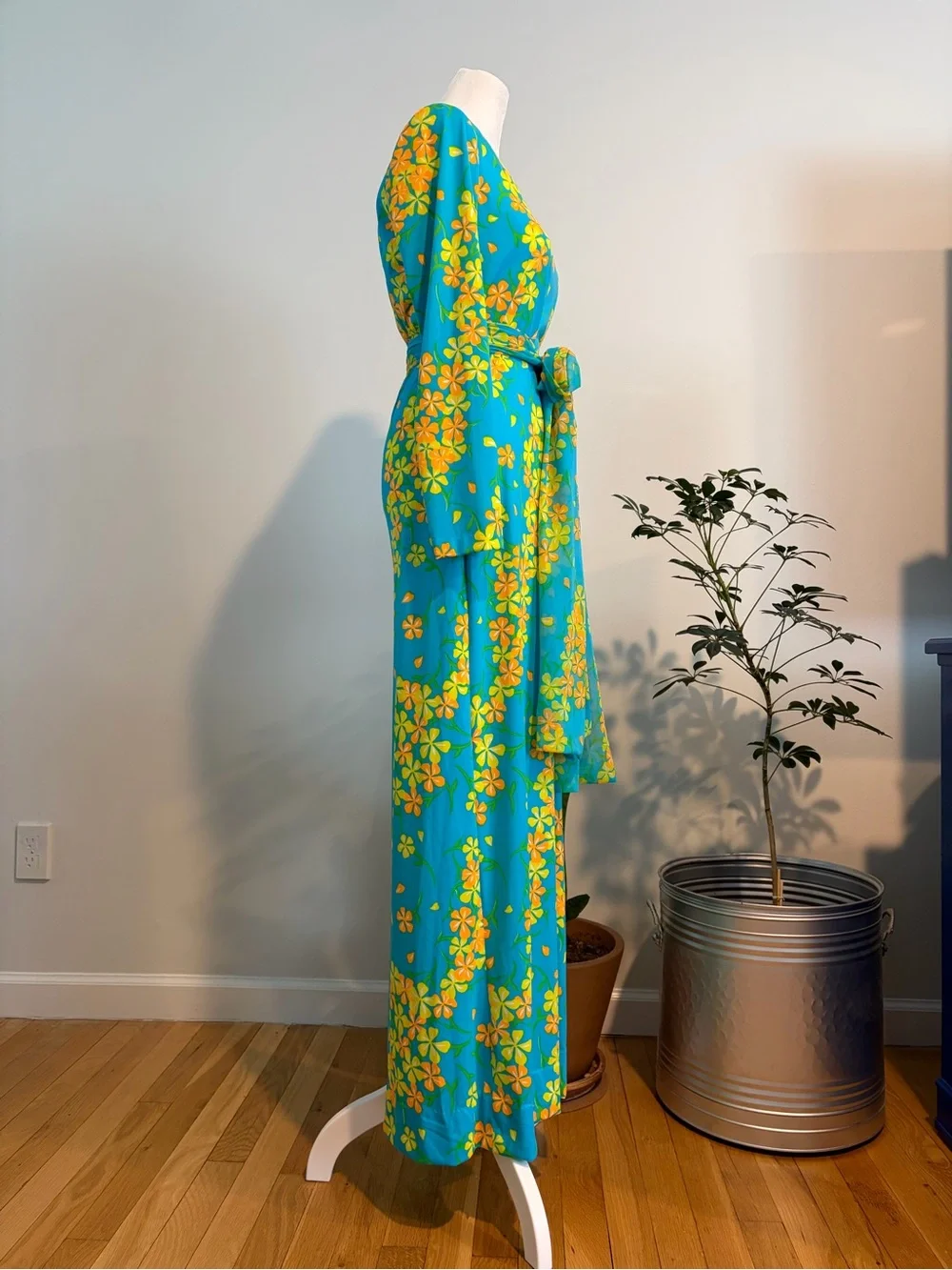 Vintage 70s Vanda Fashions Hawaiian Floral Print Maxi Dress with Scarf/Turban
